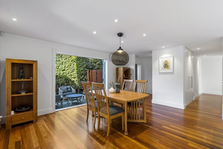 Photo of property in 3a Walton Street, Red Beach, 0932