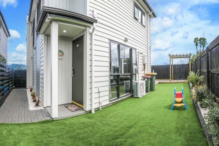 Photo of property in 16 Rosarina Lane, Takanini, 2112