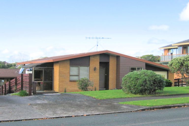 Photo of property in 2/12 Halldene Terrace, Red Beach, 0932