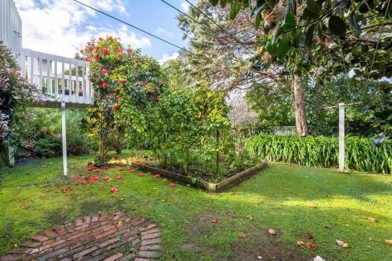 Photo of property in 4 Lincoln Grove, Wainuiomata, Lower Hutt, 5014