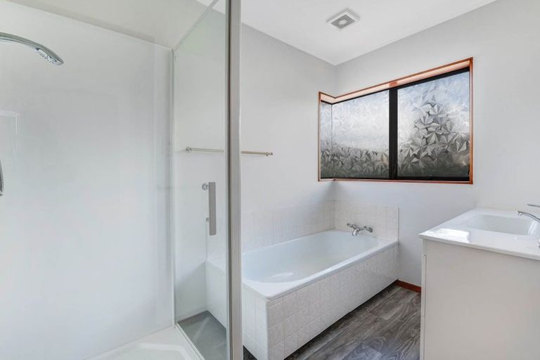 Photo of property in 1/131 Centreway Road, Orewa, 0931