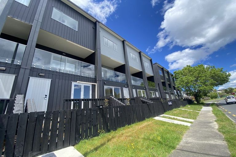 Photo of property in 6/36 Edmonton Road, Henderson, Auckland, 0612