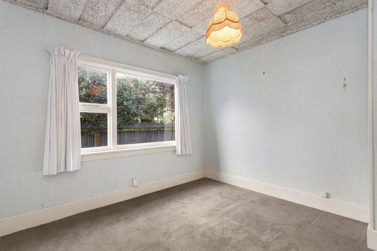 Photo of property in 18 Sandwich Road, Beckenham, Christchurch, 8023