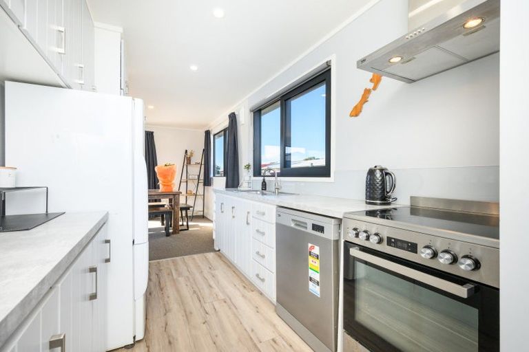 Photo of property in 7 Colonial Place, Kelvin Grove, Palmerston North, 4414