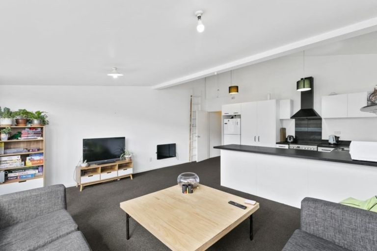 Photo of property in 5u2 Hopper Street, Mount Cook, Wellington, 6011