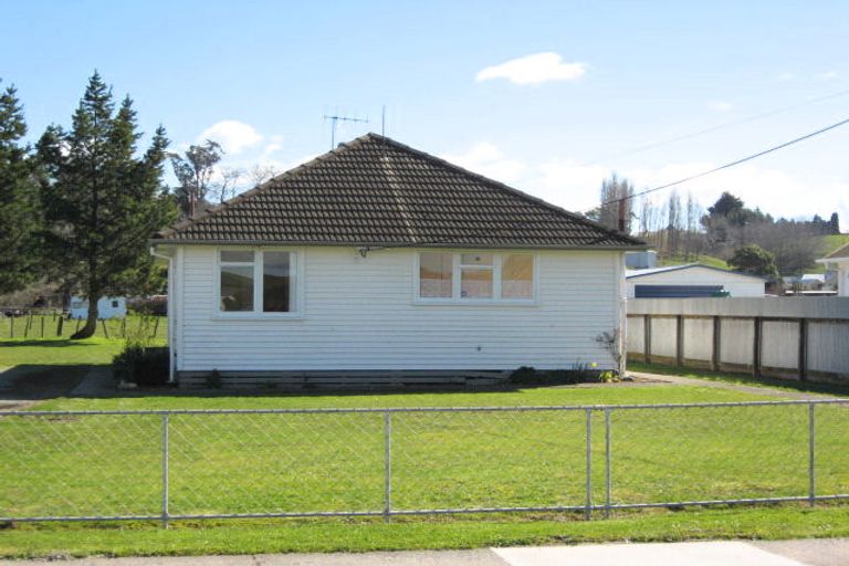 Photo of property in 17 Mcgreevy Street, Waipawa, 4210