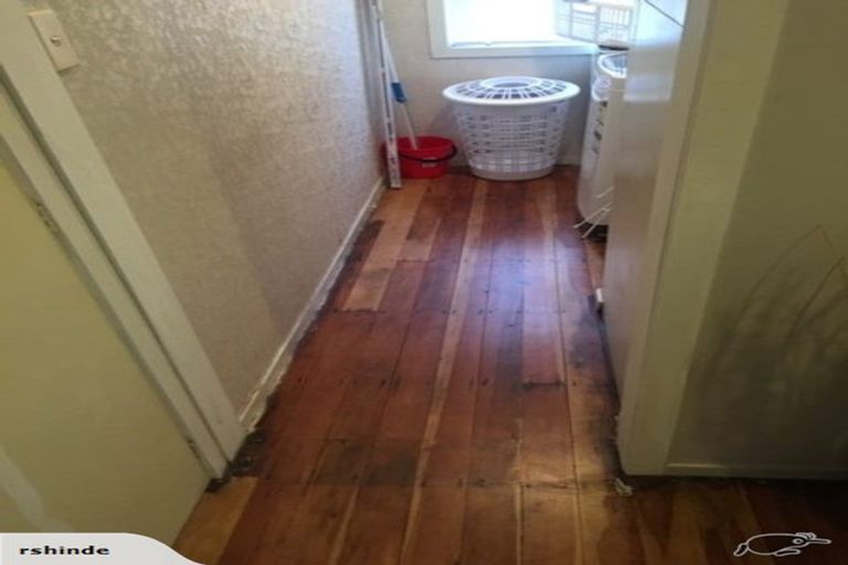 Photo of property in 4 Kaurilands Road, Titirangi, Auckland, 0604