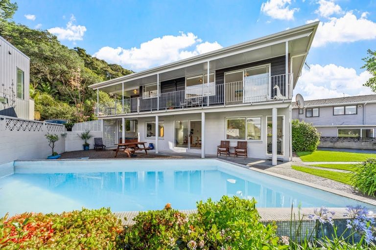 Photo of property in 17 Weranui Road, Waiwera, 0994