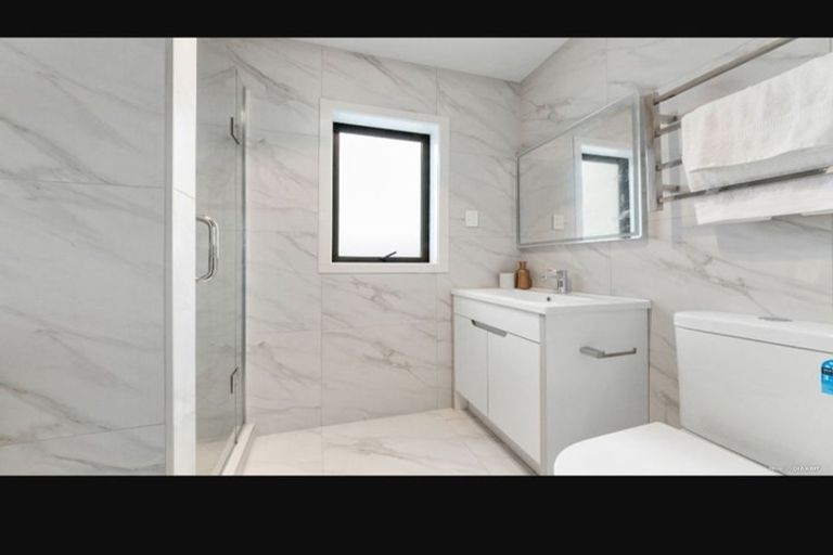 Photo of property in 2/1 Kaponga Crescent, New Lynn, Auckland, 0600