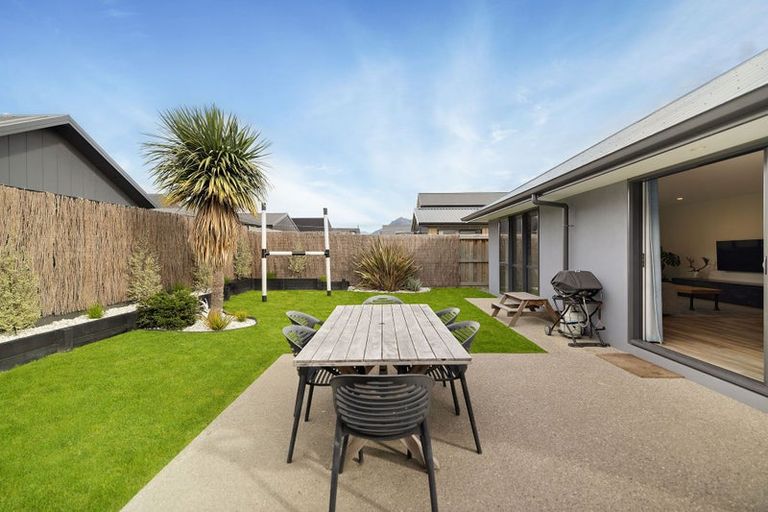Photo of property in 41 Howden Drive, Jacks Point, 9371