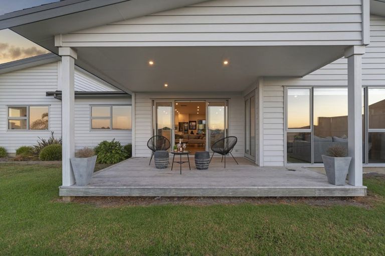 Photo of property in 60 Wainui Road, Silverdale, 0932