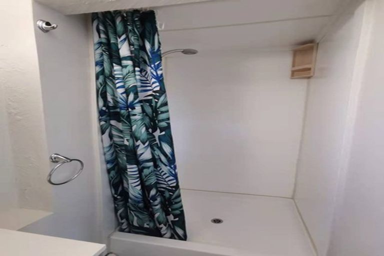 Photo of property in 12 Fenton Terrace, Cockle Bay, Auckland, 2014