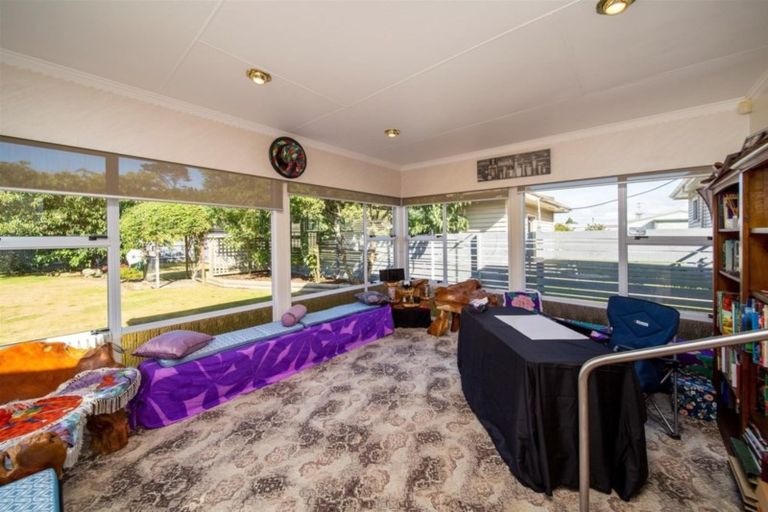 Photo of property in 9 Ropata Street, Hawera, 4610