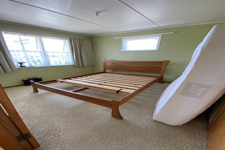 Photo of property in 11 Robert Burke Place, Henderson, Auckland, 0612