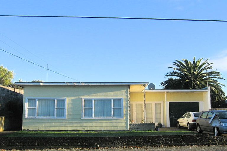 Photo of property in 17 Gray Avenue, Paraparaumu Beach, Paraparaumu, 5032