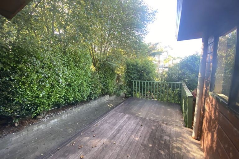 Photo of property in 2/8 Mossop Rise, Glenfield, Auckland, 0629