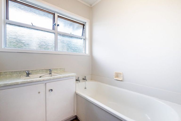 Photo of property in 11 Waitemata Road, Hauraki, Auckland, 0622