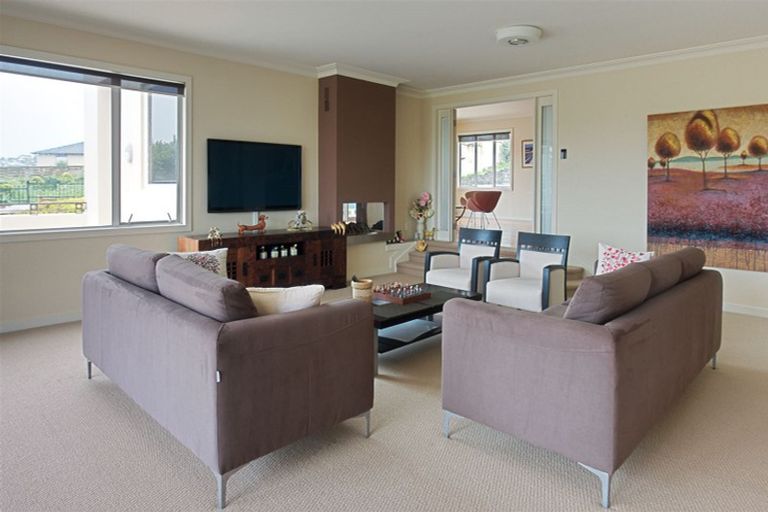 Photo of property in 35 Eynsham Court, Dannemora, Auckland, 2016