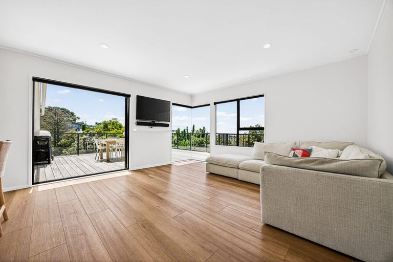 Photo of property in 38 Elliston Crescent, Stanmore Bay, Whangaparaoa, 0932