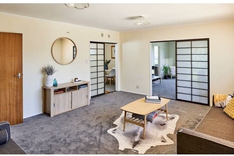 Photo of property in 5 Ruskin Road, Newlands, Wellington, 6037