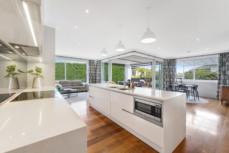 Photo of property in 8 Verley Rise, East Tamaki Heights, Auckland, 2016