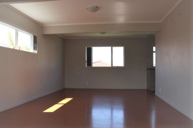 Photo of property in 10 Rewa Street, New Lynn, Auckland, 0600