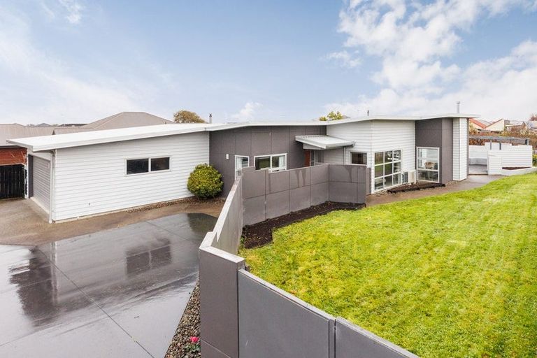 Photo of property in 7 Galea Grove, Kelvin Grove, Palmerston North, 4414