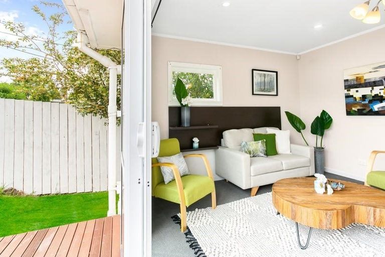 Photo of property in 24 Northall Road, New Lynn, Auckland, 0600