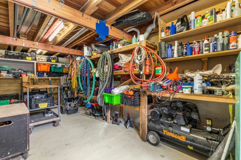 Photo of property in 18 Temuri Place, Glendene, Auckland, 0602