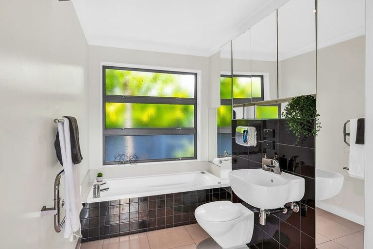 Photo of property in 185 Te Moana Road, Waikanae, 5036