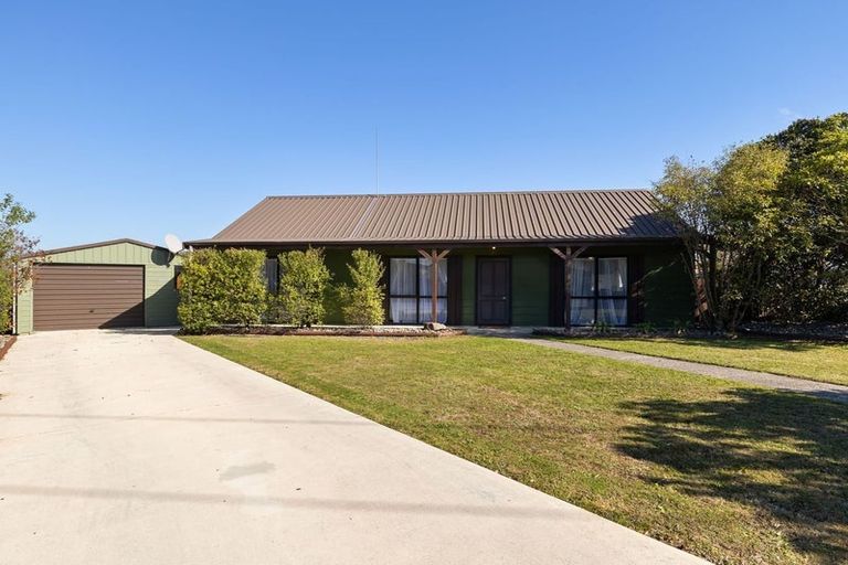 Photo of property in 1 Lydia Place, Kelvin Grove, Palmerston North, 4414