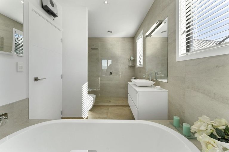 Photo of property in 37 Mcadam Drive, Jacks Point, Queenstown, 9371