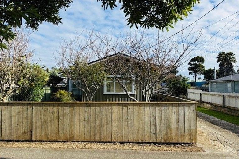 Photo of property in 40 Fitzroy Road, Fitzroy, New Plymouth, 4312