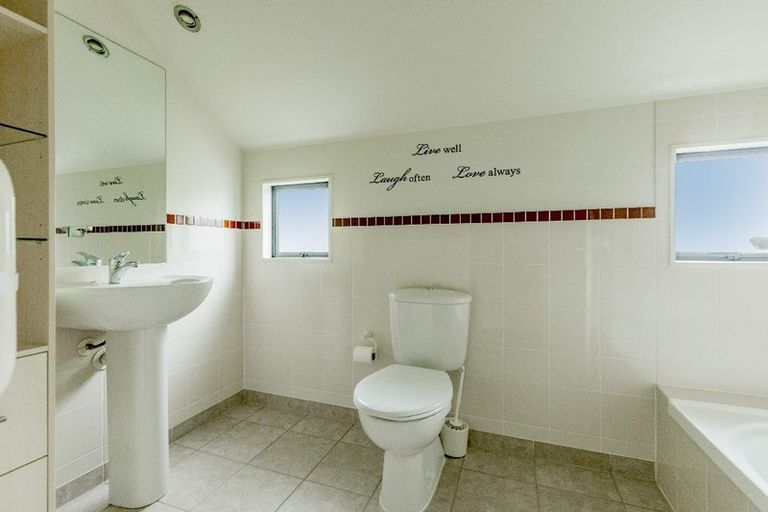 Photo of property in 2/48 Schnapper Rock Road, Schnapper Rock, Auckland, 0632