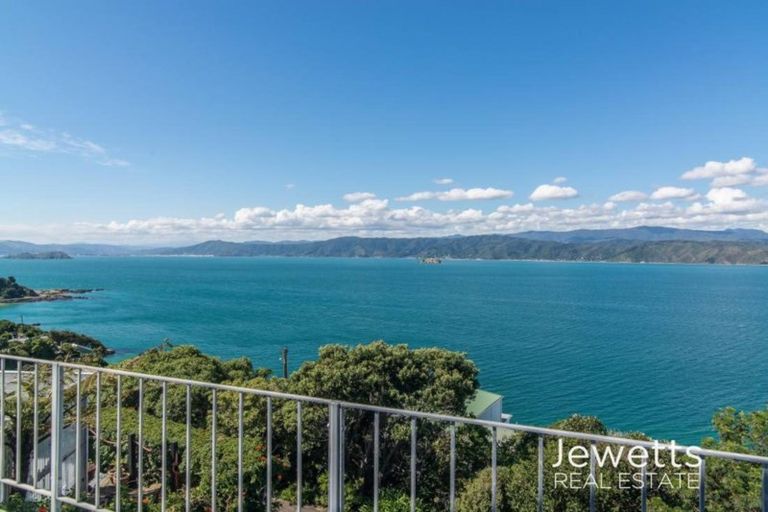 Photo of property in 29 Napier Street, Karaka Bays, Wellington, 6022