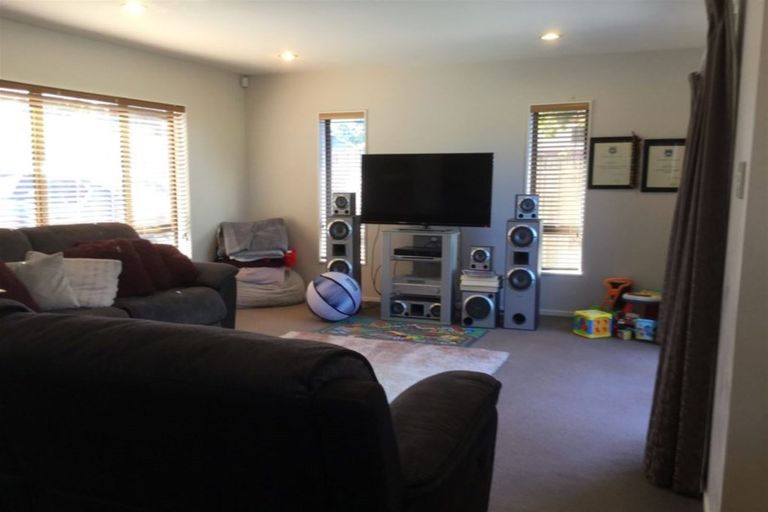 Photo of property in 103b Roberts Road, Te Atatu South, Auckland, 0610