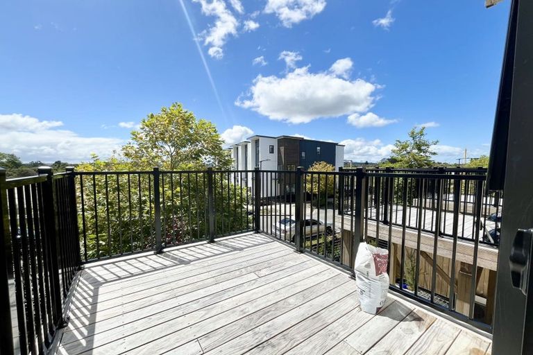 Photo of property in 29 Falcon Crescent, Hobsonville, Auckland, 0618
