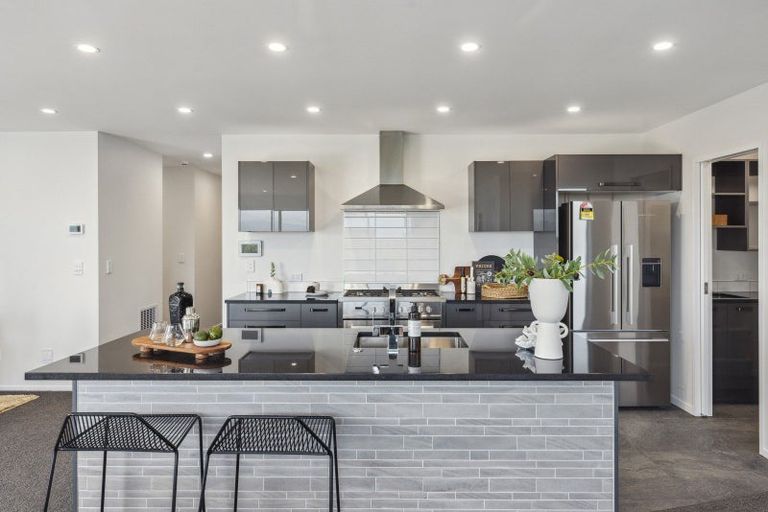 Photo of property in 64 Kakariki Grove, Waikanae, 5036