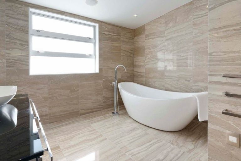 Photo of property in 81 Seacliffe Avenue, Narrow Neck, Auckland, 0622