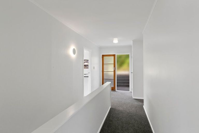 Photo of property in 97 Glanmire Road, Newlands, Wellington, 6037