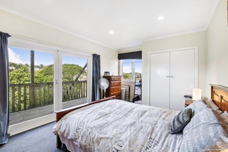 Photo of property in 137 Ruskin Road, Newlands, Wellington, 6037