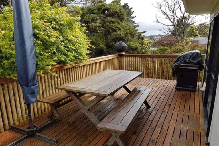 Photo of property in 8 Luxor Place, Massey, Auckland, 0614