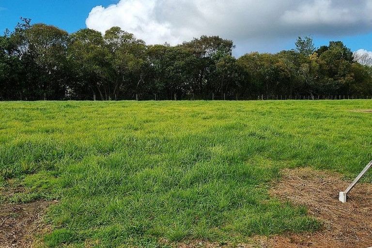 Photo of property in 28 Kawariki Road, Helensville, 0800