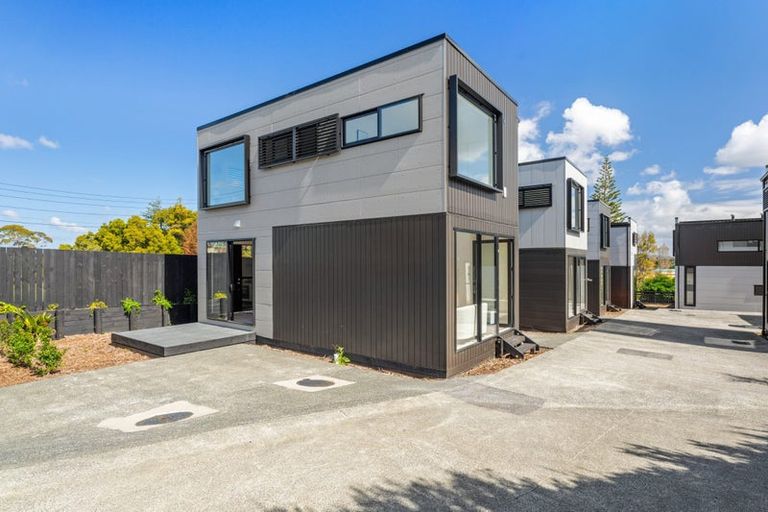 Photo of property in 8/10 Hutchinsons Road, Bucklands Beach, Auckland, 2014