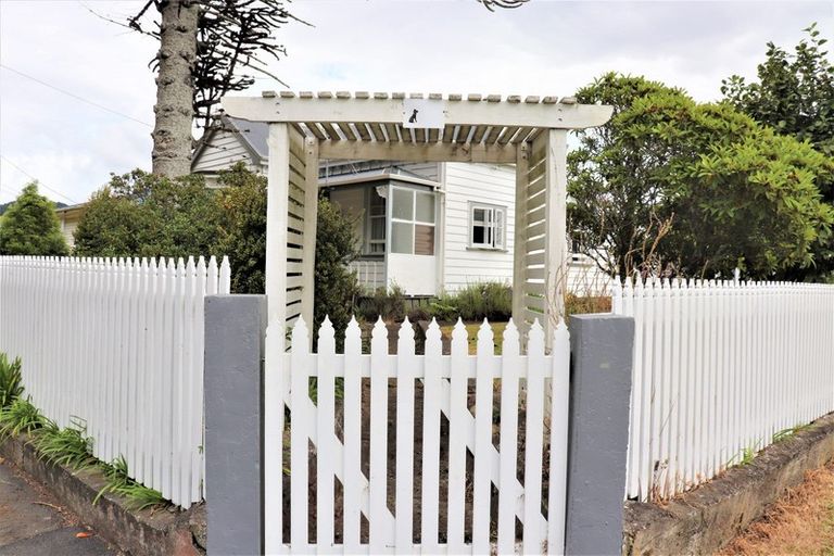 Photo of property in 14 Featon Road, Waihi, 3610