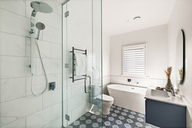 Photo of property in 27 Napier Terrace, Hospital Hill, Napier, 4110