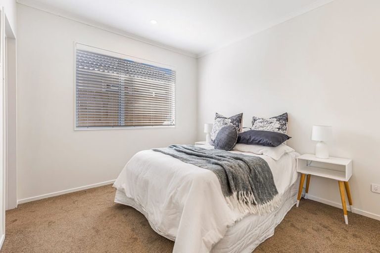 Photo of property in 5 Dawnhaven Drive, Te Atatu Peninsula, Auckland, 0610