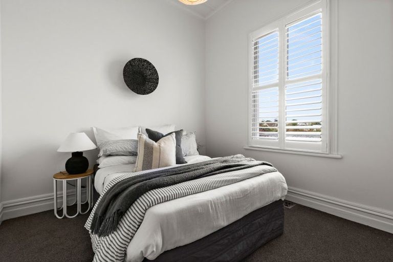 Photo of property in 27 Napier Terrace, Hospital Hill, Napier, 4110