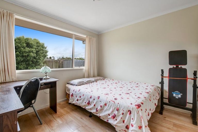 Photo of property in 17 Aitkenhead Court, Parakai, 0830