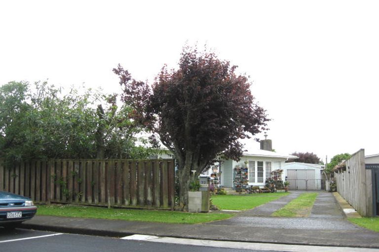Photo of property in 4 Sunnypark Avenue, Rosehill, Papakura, 2113